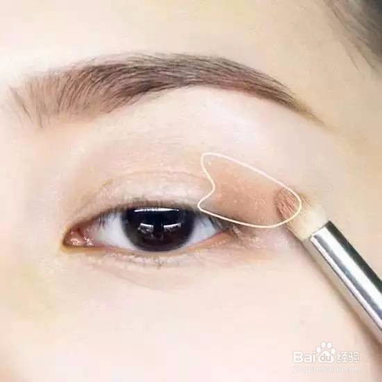 女生如何化淡妆？