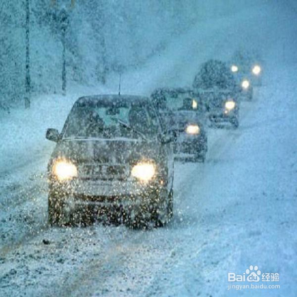 怎么在冰雪路面上减速？