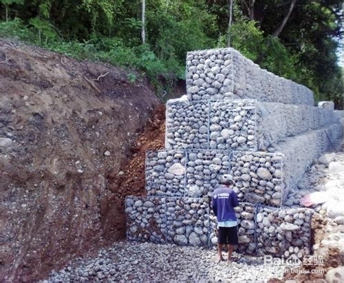 格宾挡墙的做法