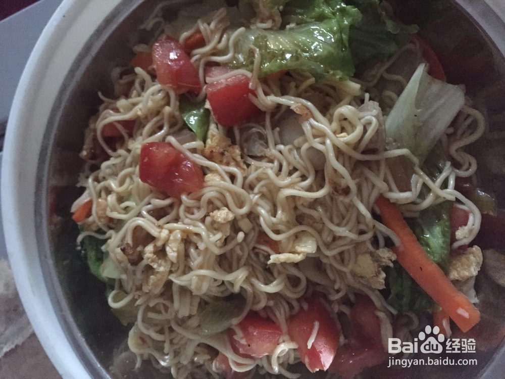 西红柿鸡蛋五花肉炒面