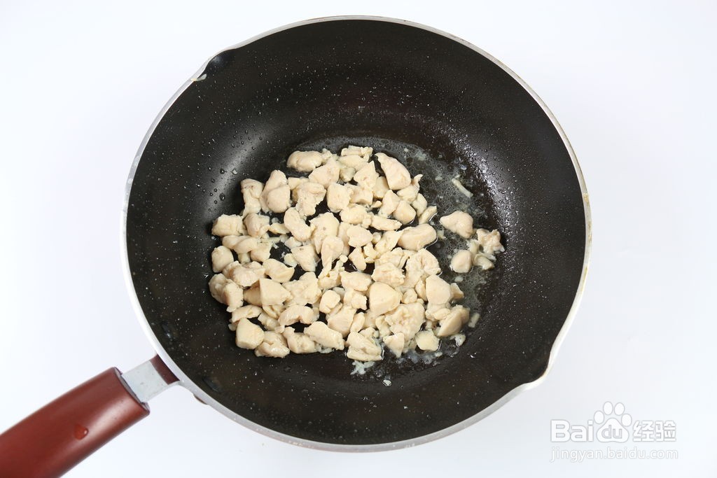 鸡胸肉爆豌豆胡萝卜的做法