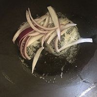 烹饪鲜虾奶油乌冬面的步骤