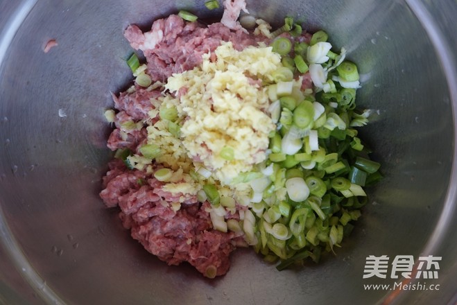 牛肉胡萝卜包子