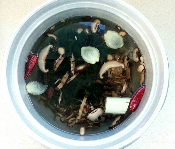 菌菇鸡蛋胡辣汤