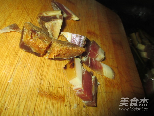 火腿片炖黄蟮