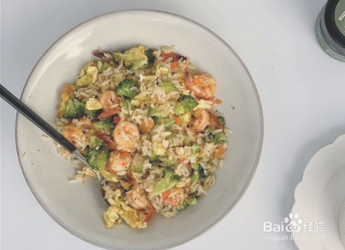 西兰花虾仁炒饭