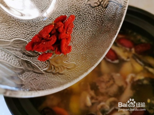 营养滋补,好喝美味的胡萝卜玉米香菇鸡汤