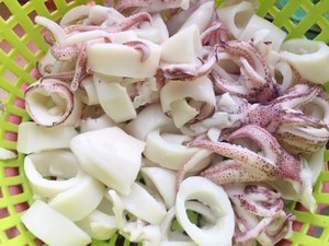 香芹爆炒小鱿鱼怎么更入味?