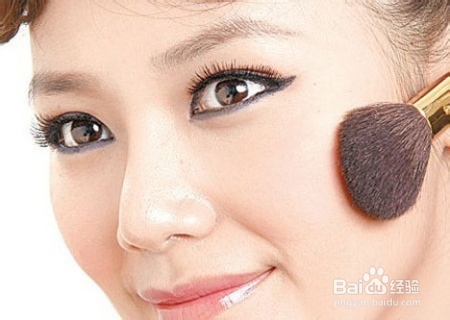 彩妆教程：明艳派对女王妆容