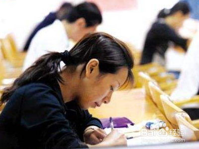 公务员职级在什么以下设置