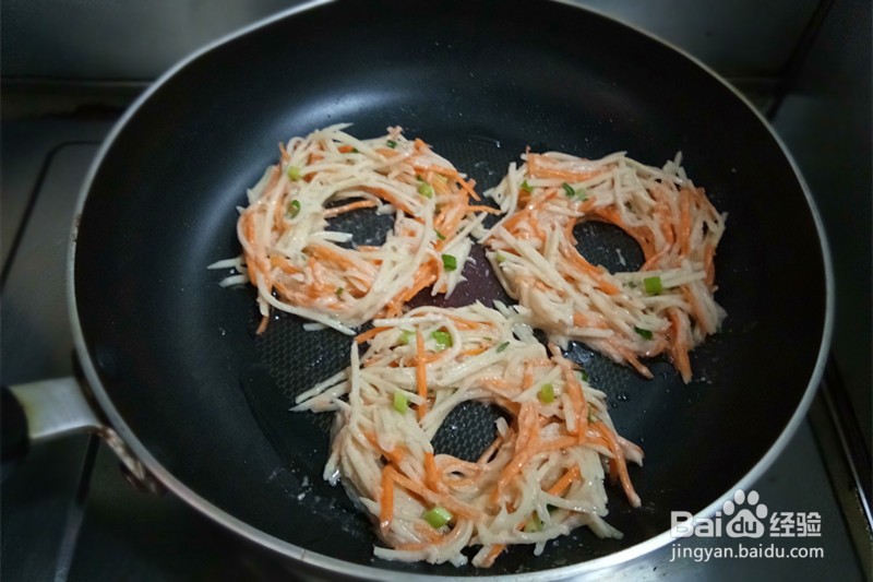 土豆蛋饼的做法