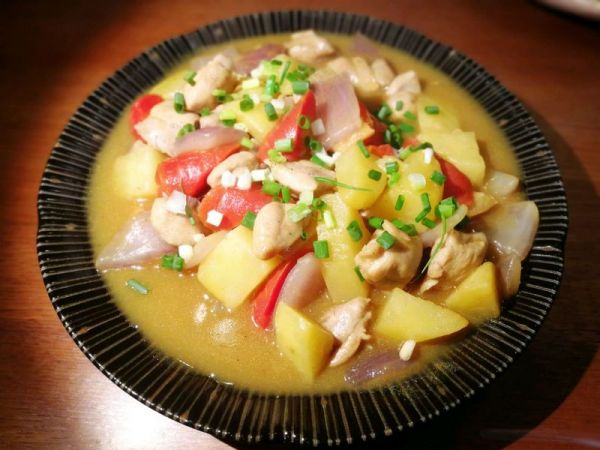 咖喱土豆炒鸡块