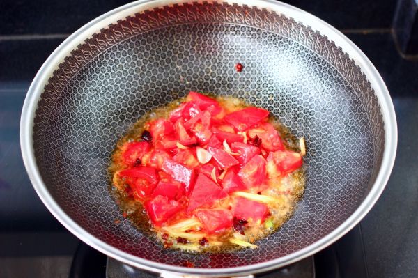 酸汤番茄海鲶鱼