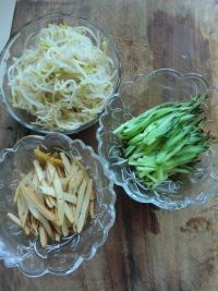 粉鲜生肉丁杂酱面