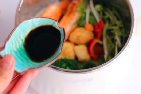 三文鱼肠煲仔饭