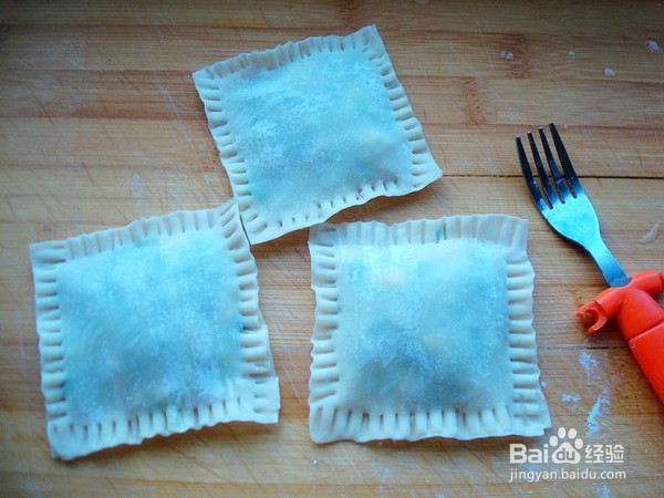 馄饨皮版韭菜盒子步骤
