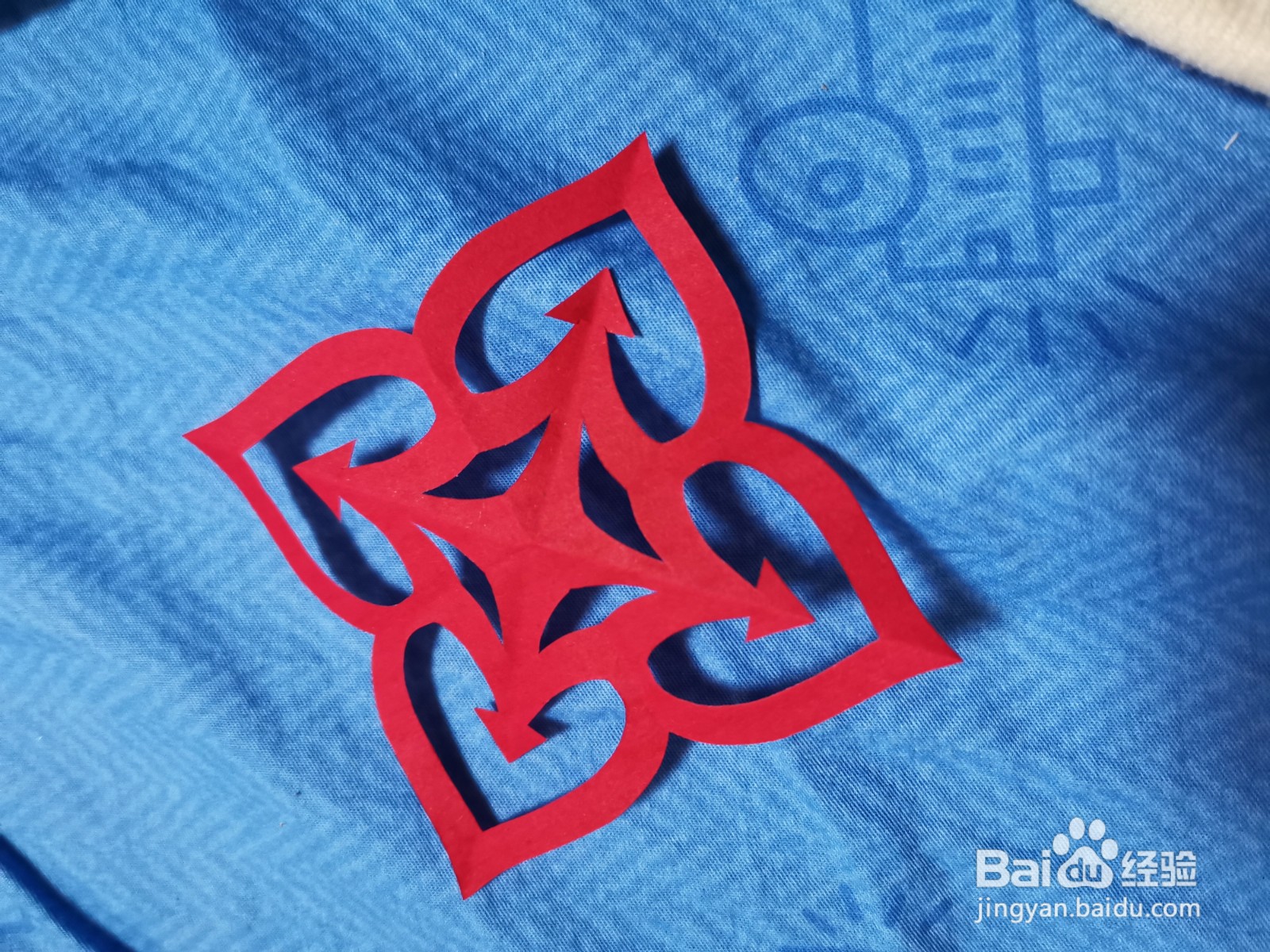 做手工简单又好看四瓣窗花图片