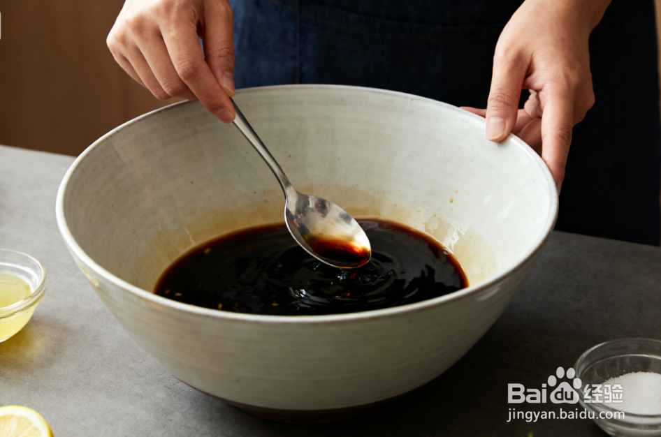 柠檬鸡爪的做法:酸辣爽口,脱骨简单不费手