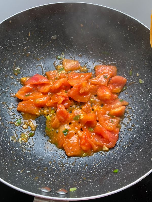 西红柿炒西葫芦