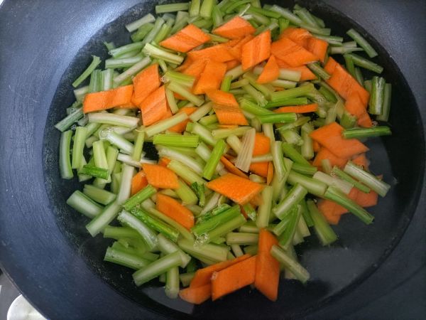 拌芹菜胡萝卜花生米