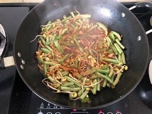超级好吃的豆角肉丝焖面