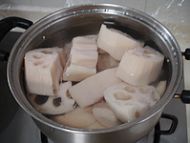 怎样制作莲藕炖鸡汤