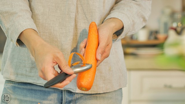 教你做好吃的玉米胡萝卜排骨汤,美味极了