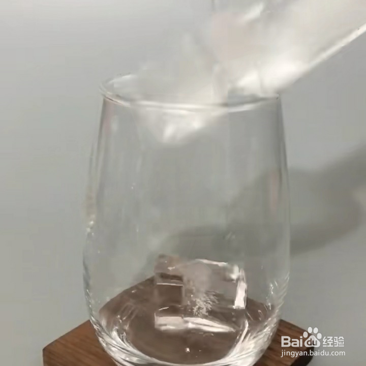 蓝莓茶π气泡冰饮的教程