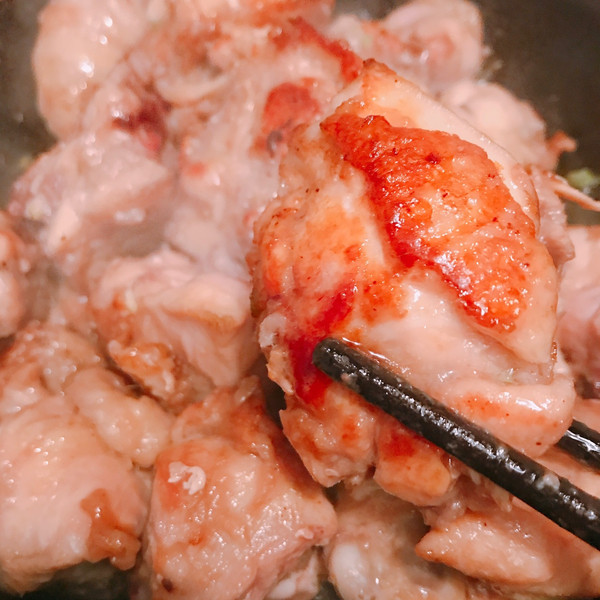 鲜味酱香鸡腿煲