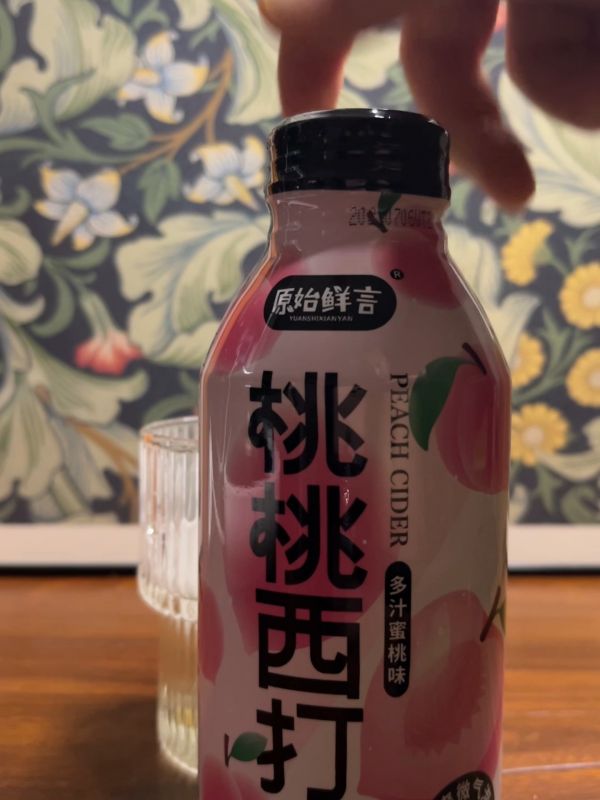 蜜桃乌龙气泡水