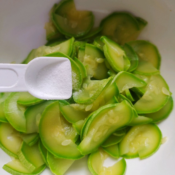 低脂低热清爽凉拌西葫芦