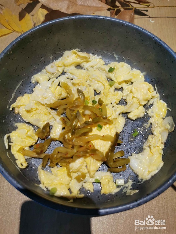 榨菜丝炒鸡蛋