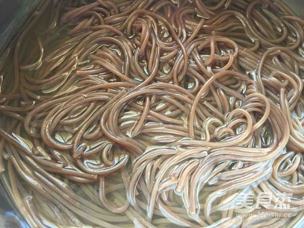凉拌厥根粉的做法