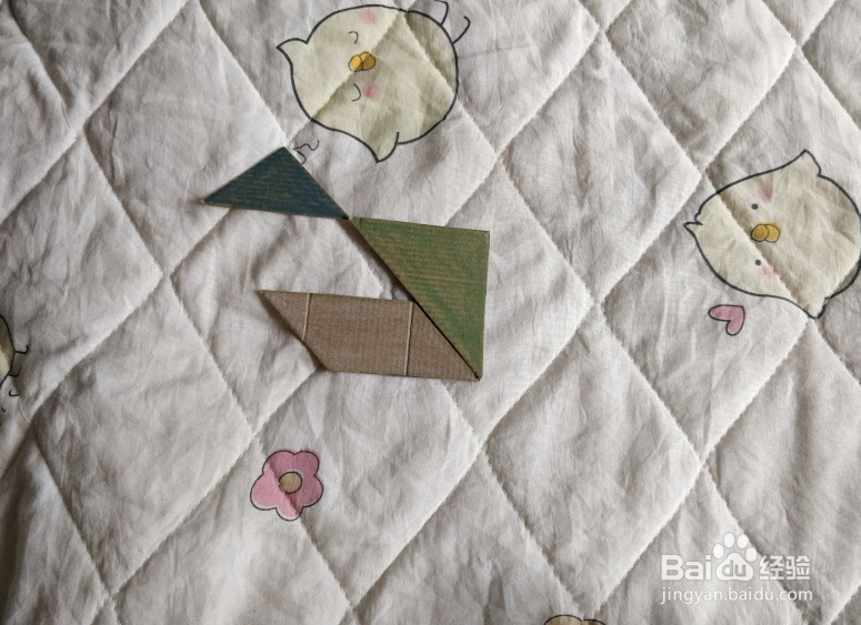 用九巧板怎么拼一个练习游泳的小哥哥呢？