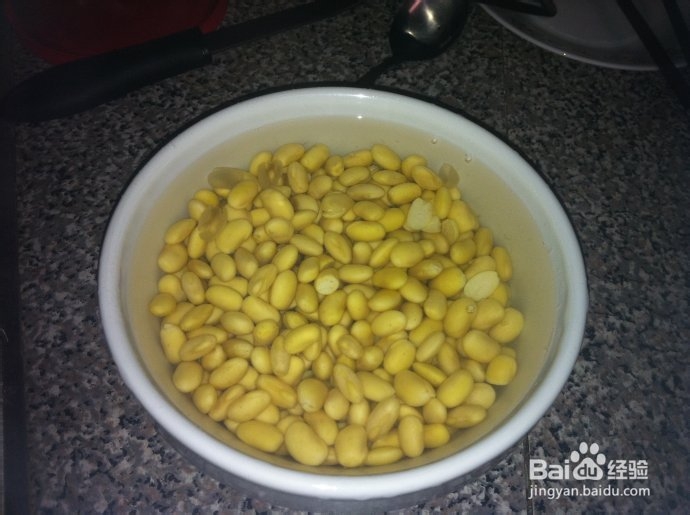 <b>【家常菜】黄豆炖猪手的简单做法</b>