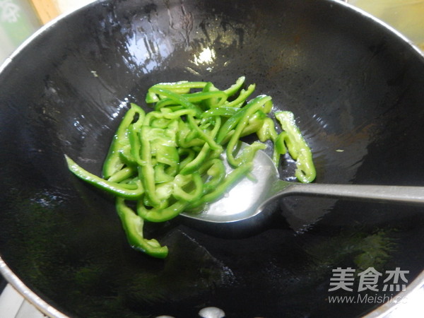 青椒炒豆皮的做法