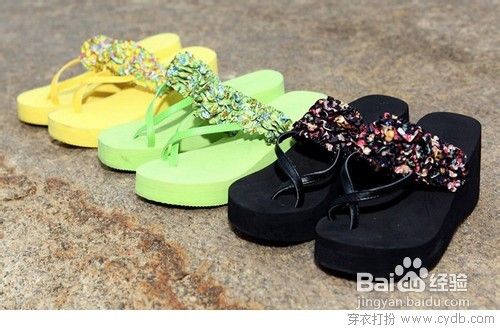 如何选购坡跟凉鞋,坡跟凉鞋怎么穿好看