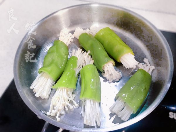 虎皮尖椒金针菇卷