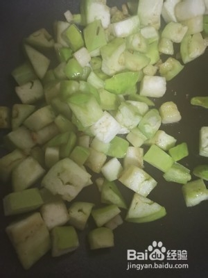 火腿茄子炒饭怎么做?