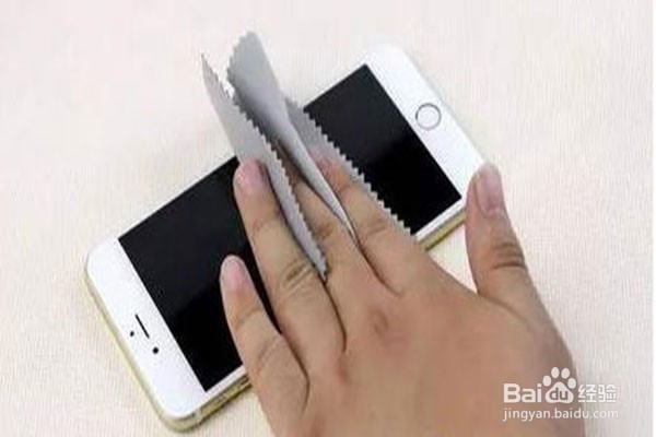 洗澡时苹果手机掉水里怎么办?