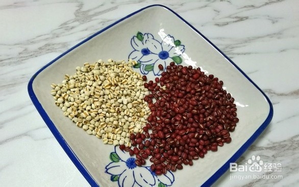 祛湿排毒的薏米红豆粥