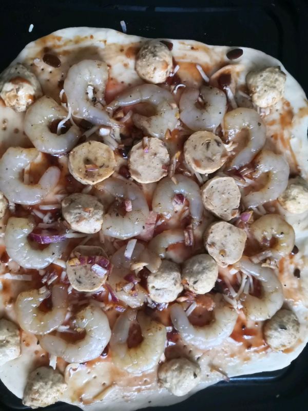 鲜虾贡丸披萨和花式培根披萨