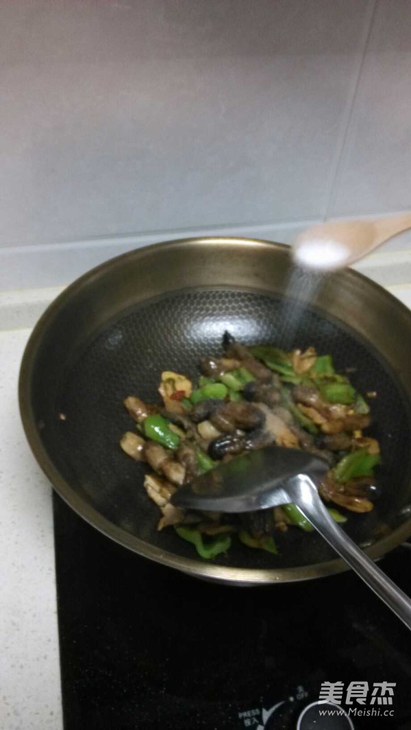鸡腿菇炒尖椒