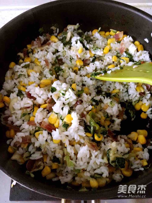 香肠玉米青菜炒饭