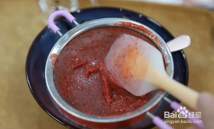 在家学做草莓冰淇淋