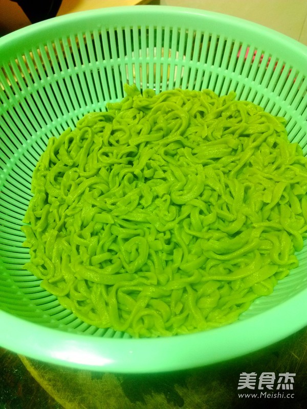 云耳鸡蛋炒面