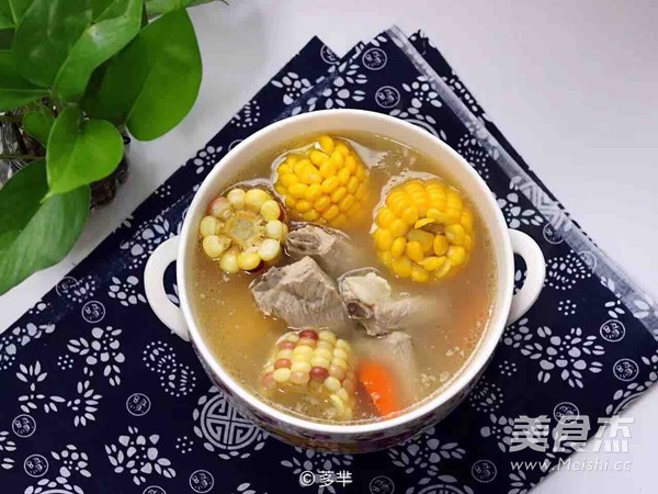 坤博砂锅玉米排骨汤
