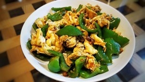 食补养生酱香蛋炒青椒的做法