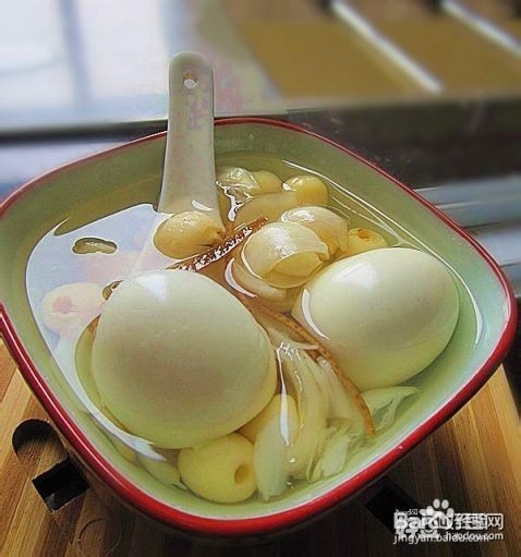 冬天最适合做什么甜品?莲子百合鸡蛋糖水