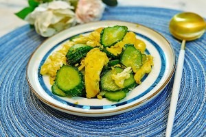 养生食补5分钟黄瓜炒鸡蛋的做法